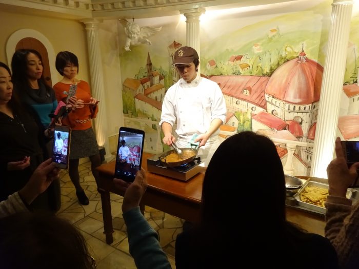 クレープシュゼット 調理実演